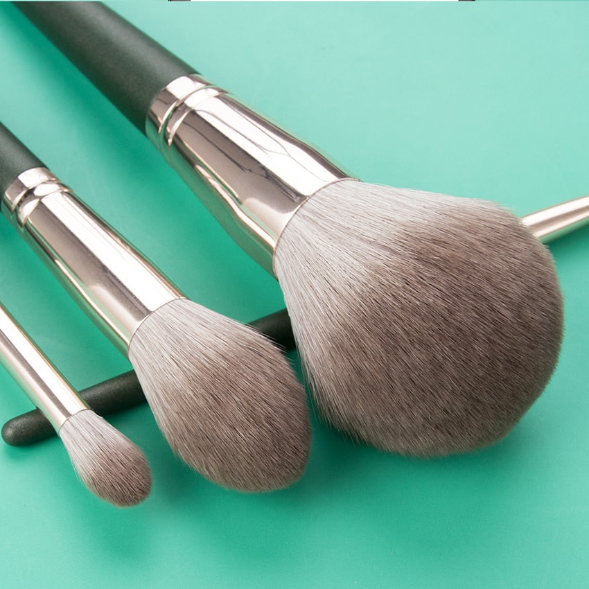 14pcs Green Cloud Makeup Brushes Cosmetics Tools Set Wooden Handle – The perfect Makeup Brush for you, by S.P. Beauty